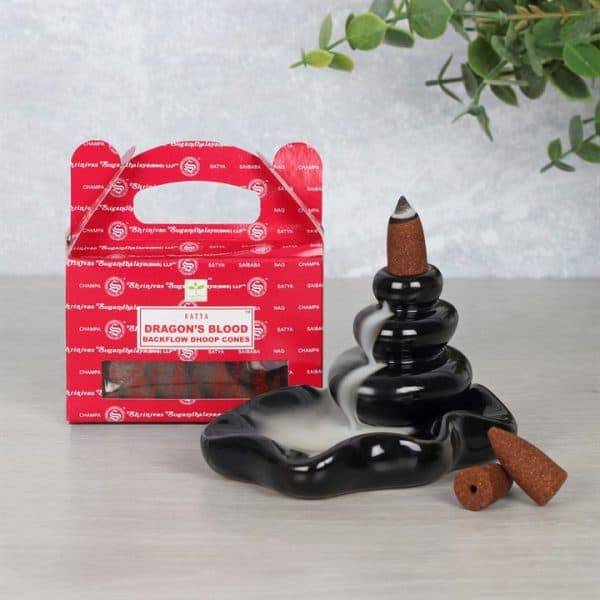 Set of 6 Dragon's Blood Backflow Dhoop Cones by Satya (6/30) Set of 6 Dragon's Blood Backflow Dhoop Cones by Satya (6/30)